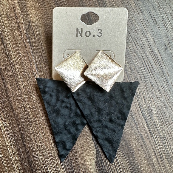 Beautiful black statement earrings - Picture 1 of 2